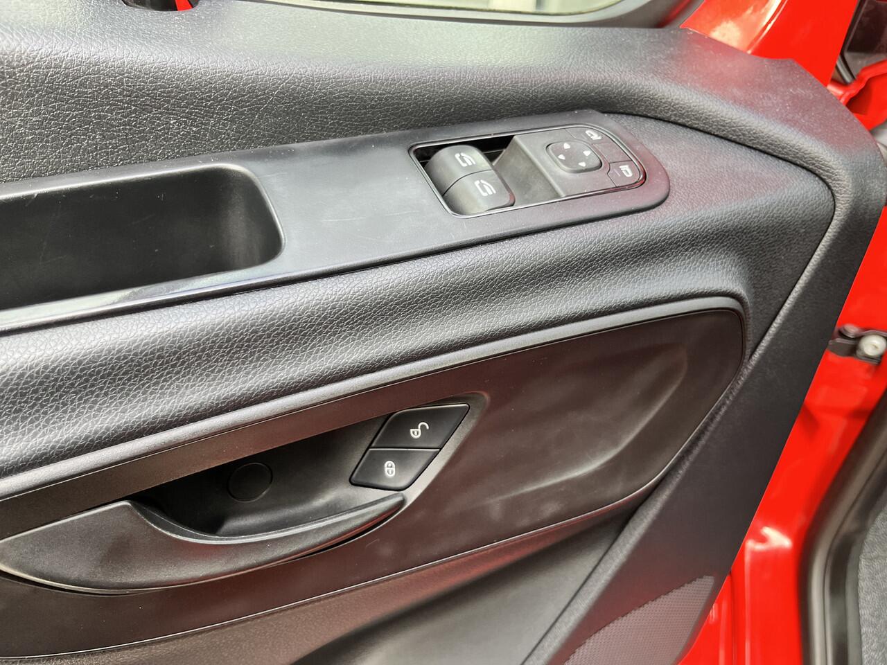 Mercedes-Benz SPRINTER 514 2.2 CDI Kipper Airco Trekhaak 3500kg trekgewicht Telefoonverbinding 3-Persoons Gereedschapskist Kieper Open laadbak Bpm vrij voor particulier gebruik!!