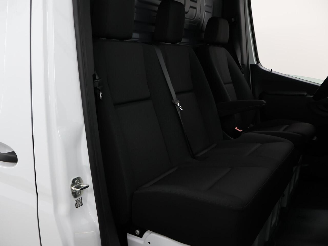 Mercedes-Benz SPRINTER 315 | Aut. | L2 H2 | RWD | PRO | 3500 KG. AHW | Airco | Cruise Control | 3500 KG. AHW | Carplay / Android Auto | Dodehoekassistent | Lane-Assist | Multifunctioneel Stuurwiel | 3-zits |