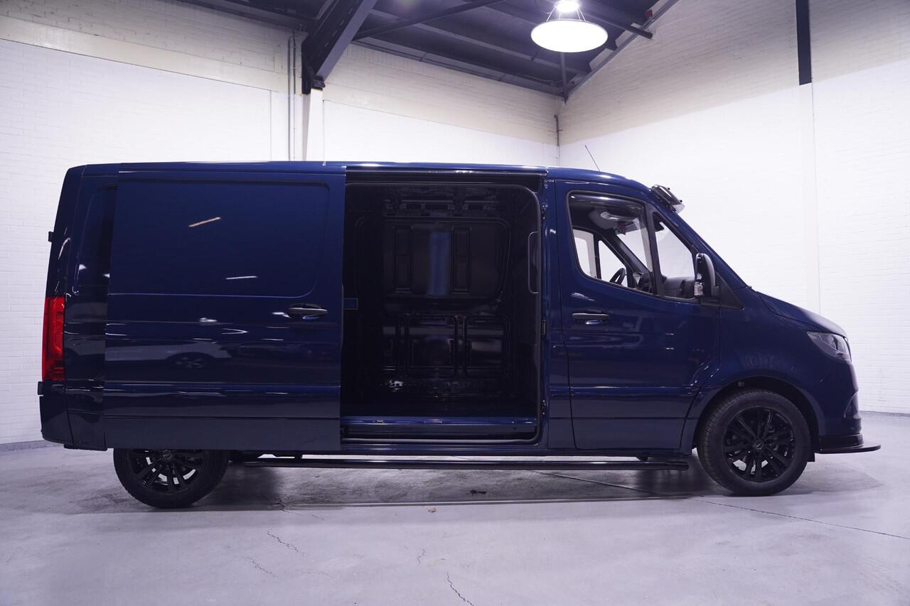 Mercedes-Benz SPRINTER 215 CDI 150 pk L2H1 Black&Blue Edition 18' LMV Airco, Zwarte Grille + Spiegelkappen, Zonneklep, 2-Zits, Nieuw