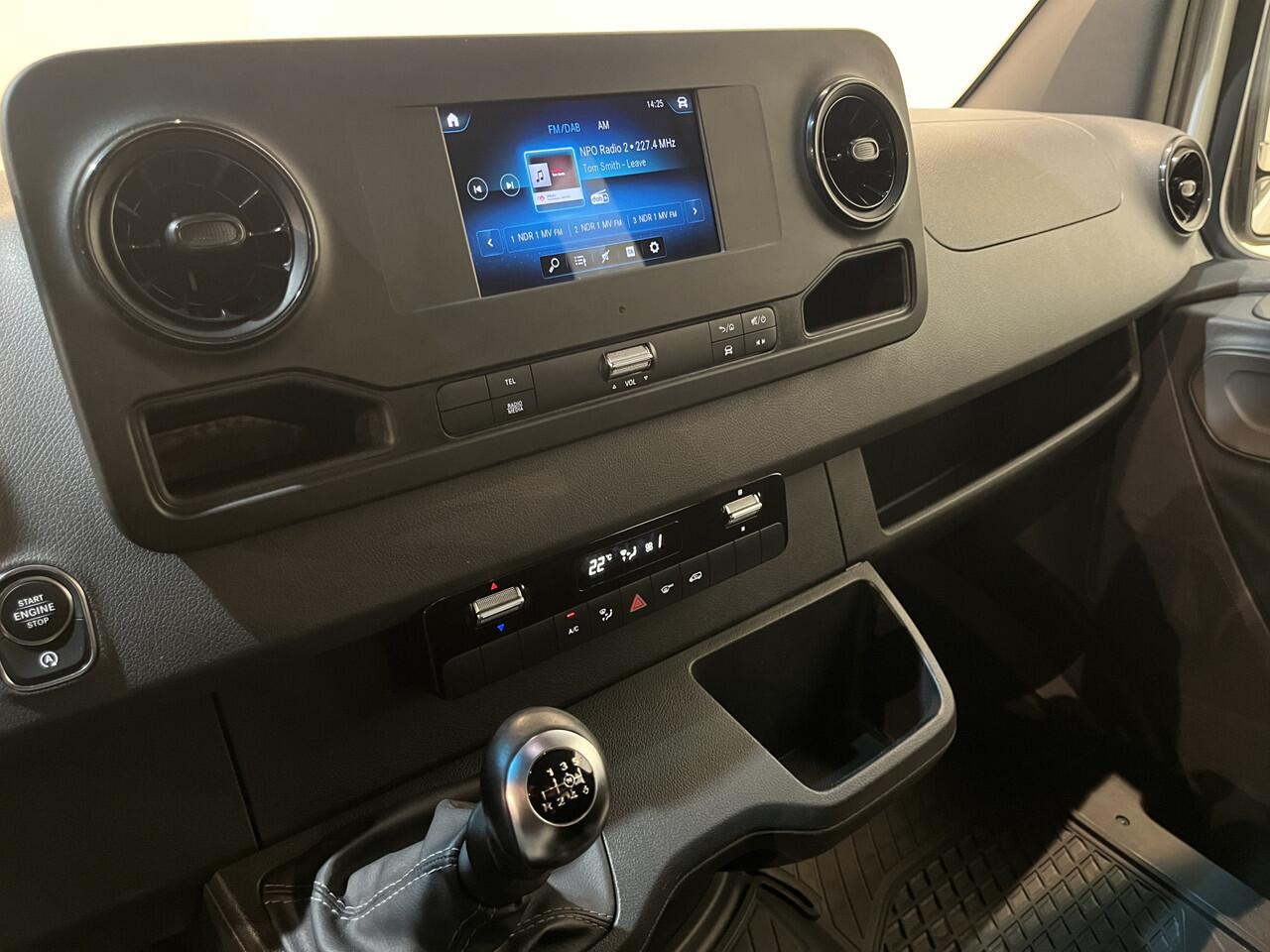 Mercedes-Benz SPRINTER 317 CDI L2 RWD DC Dubbel Cabine Open Laadbak / Euro 6 / Trekhaak 3500 KG / LED / Airco / Cruise Control / CarPlay / DC 6 Pers. / 82.000 KM !!