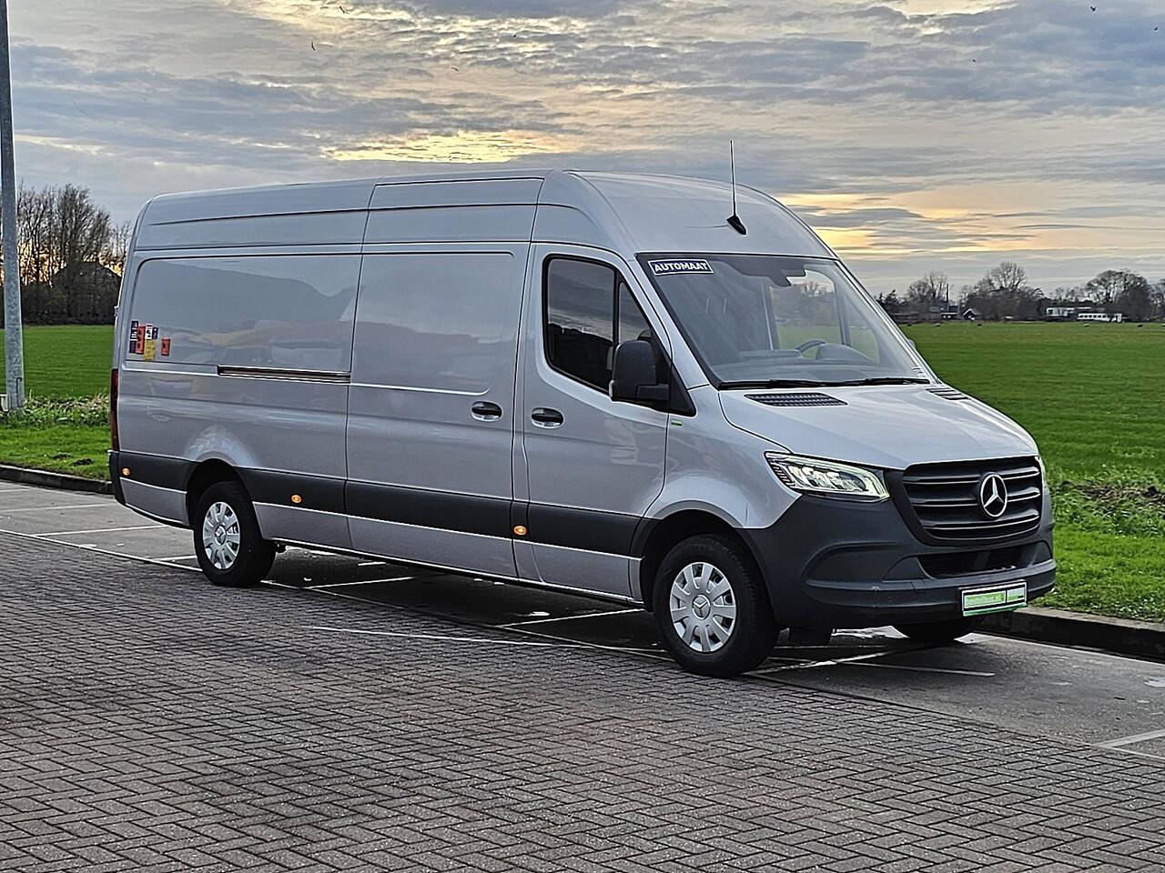 Mercedes-Benz SPRINTER 317 L3H2 LAADKLEP, automaat, airco, navi, mbux, LED, camera