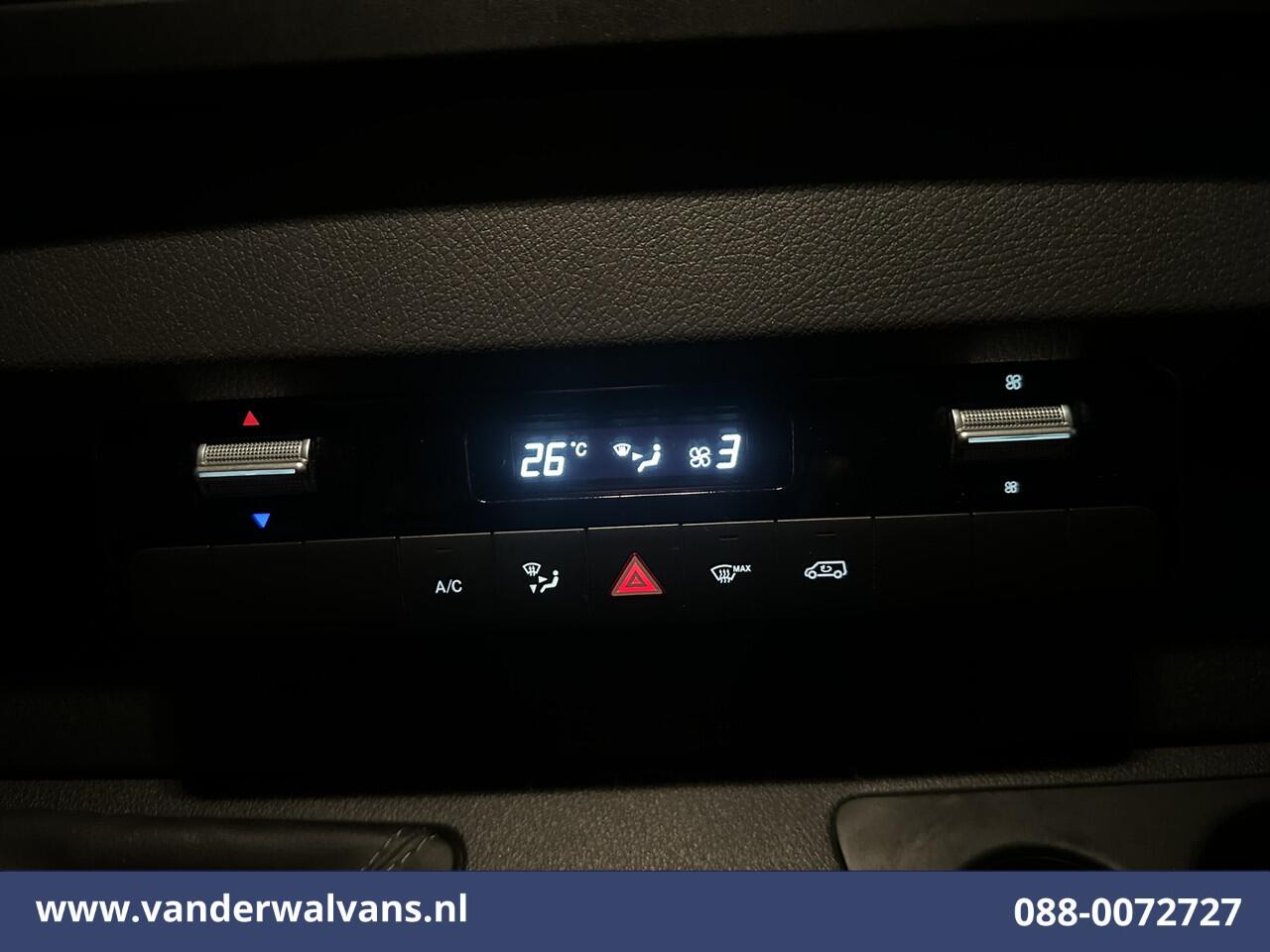 Mercedes-Benz SPRINTER 315 CDI 150pk L2H1 Euro6 Airco | Camera | Apple Carplay | Trekhaak | Chauffeursstoel Android Auto