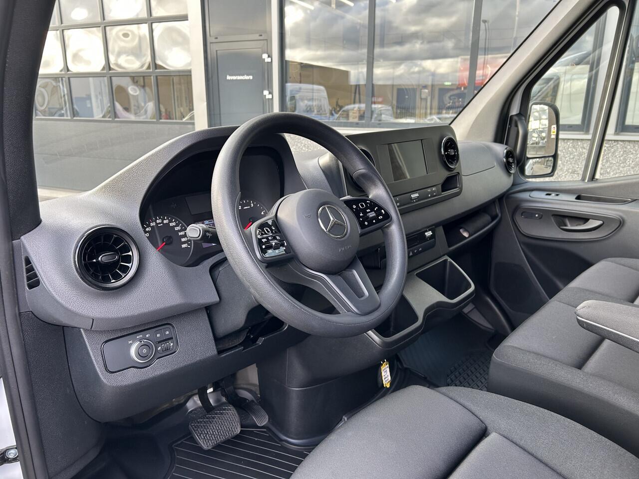 Mercedes-Benz SPRINTER 317 CDI L2 H2 Automaat / 360 Camera / MBUX / Navigatie / Cruise control / Airco / 270 Graden achterdeuren