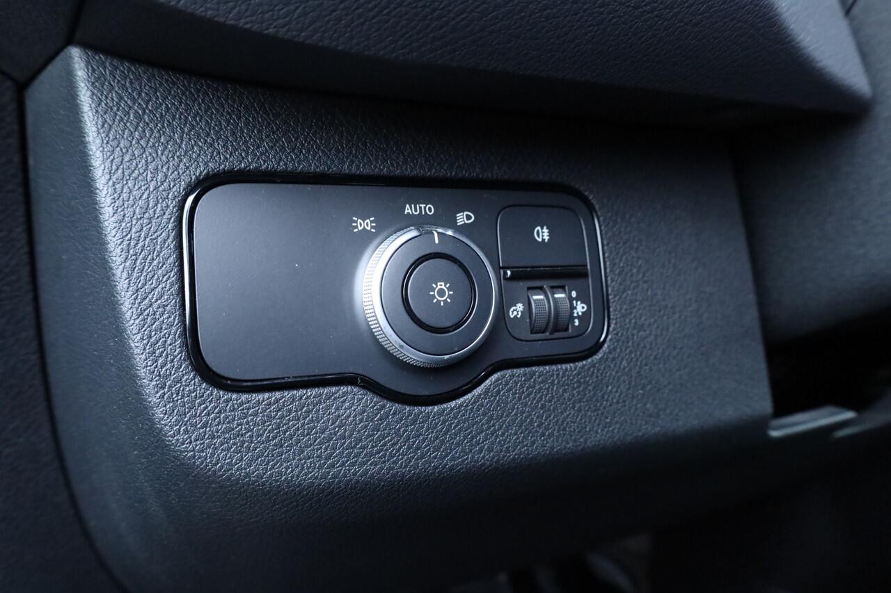 Mercedes-Benz SPRINTER 317 1.9 CDI L2H2 RWD | Camera | Navi | 3.5t trekgew. | Trekhaak | 2x Voorstoel | Zilver met.