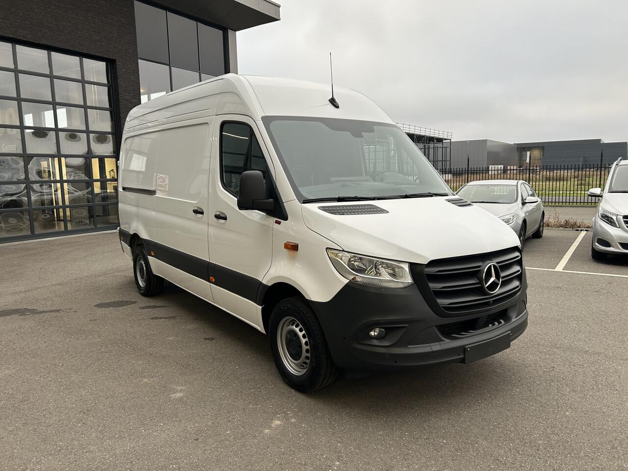 Mercedes-Benz SPRINTER 317 CDI L2 H2 MBUX / 360 Camera / Parkeersensoren / Navigatie / Cruise control / Airco / 270 Graden achterdeuren