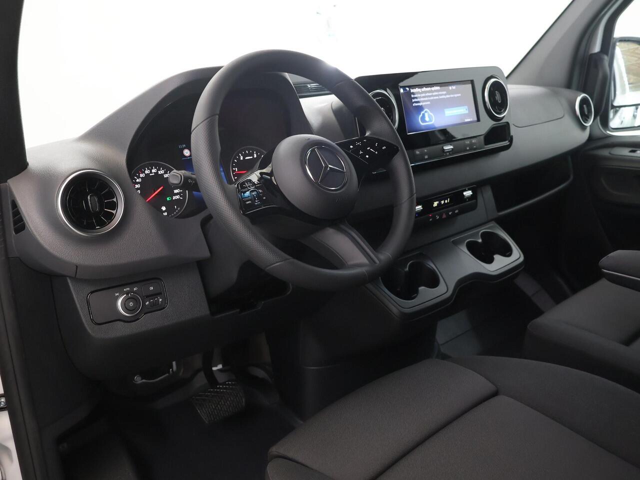 Mercedes-Benz SPRINTER 317 CDI | L2 H2 | Aut. | RWD | PRO | BPM VRIJ! | 3500 KG AHW | CARPLAY | ANDROID AUTO | 3-ZITS | CRUISE | CAMERA | AIRCO | SPOORASSISTENT | DODEHOEKDETECTIE |