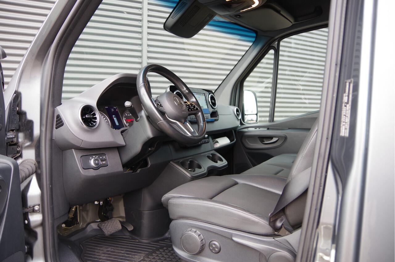 Mercedes-Benz SPRINTER 519 3.0 CDI V6 L2H1 LED, LEDER, 3.5T TREKHAAK, STANDKACHEL, DUBBELLUCHT, ADAPT. CRUISE, MBUX 10'', 360 CAMERA, STOELVERWARMING, VOORRUIT VERWARMING, NAVI, CLIMA, NL AUTO, NAP