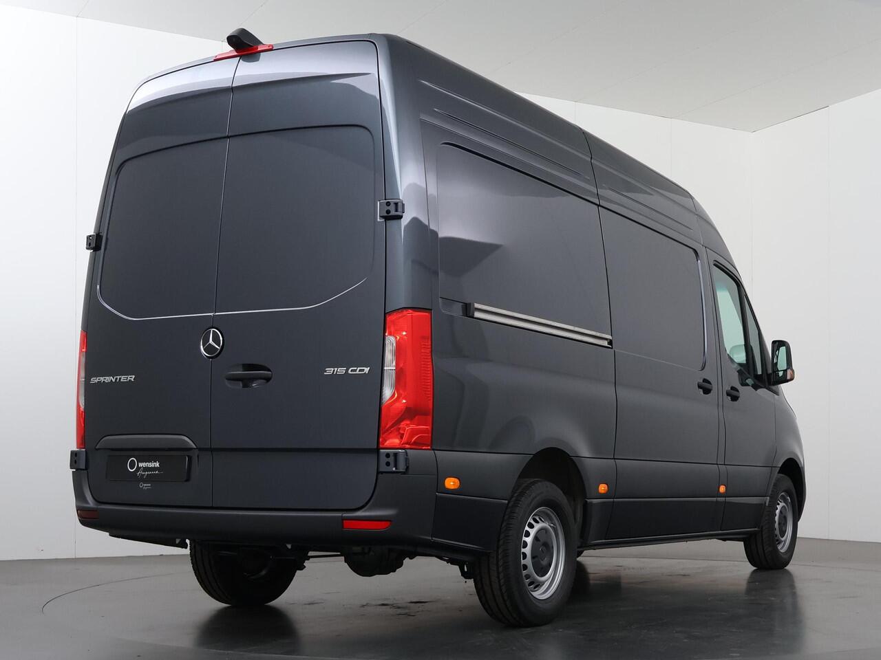 Mercedes-Benz SPRINTER 315 CDI | L2 H2 | Aut. | RWD | PRO | BPM VRIJ! | 3500 KG AHW | CARPLAY | ANDROID AUTO | 3-ZITS | CRUISE | CAMERA | AIRCO | SPOORASSISTENT | DODEHOEKDETECTIE | METALLIC