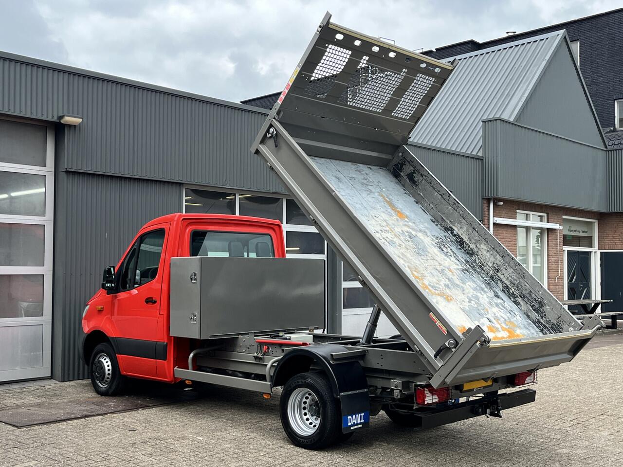 Mercedes-Benz SPRINTER 514 2.2 CDI Kipper Airco Trekhaak 3500kg trekgewicht Telefoonverbinding 3-Persoons Gereedschapskist Kieper Open laadbak Bpm vrij voor particulier gebruik!!