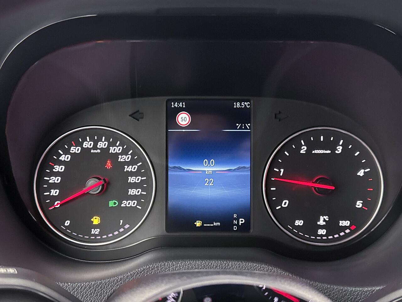 Mercedes-Benz SPRINTER 317 1.9 CDI L3H2 bpm vrij Facelift 3500 KG Trekgewicht Navigatie Achteruitrijcamera LED Cruise Control