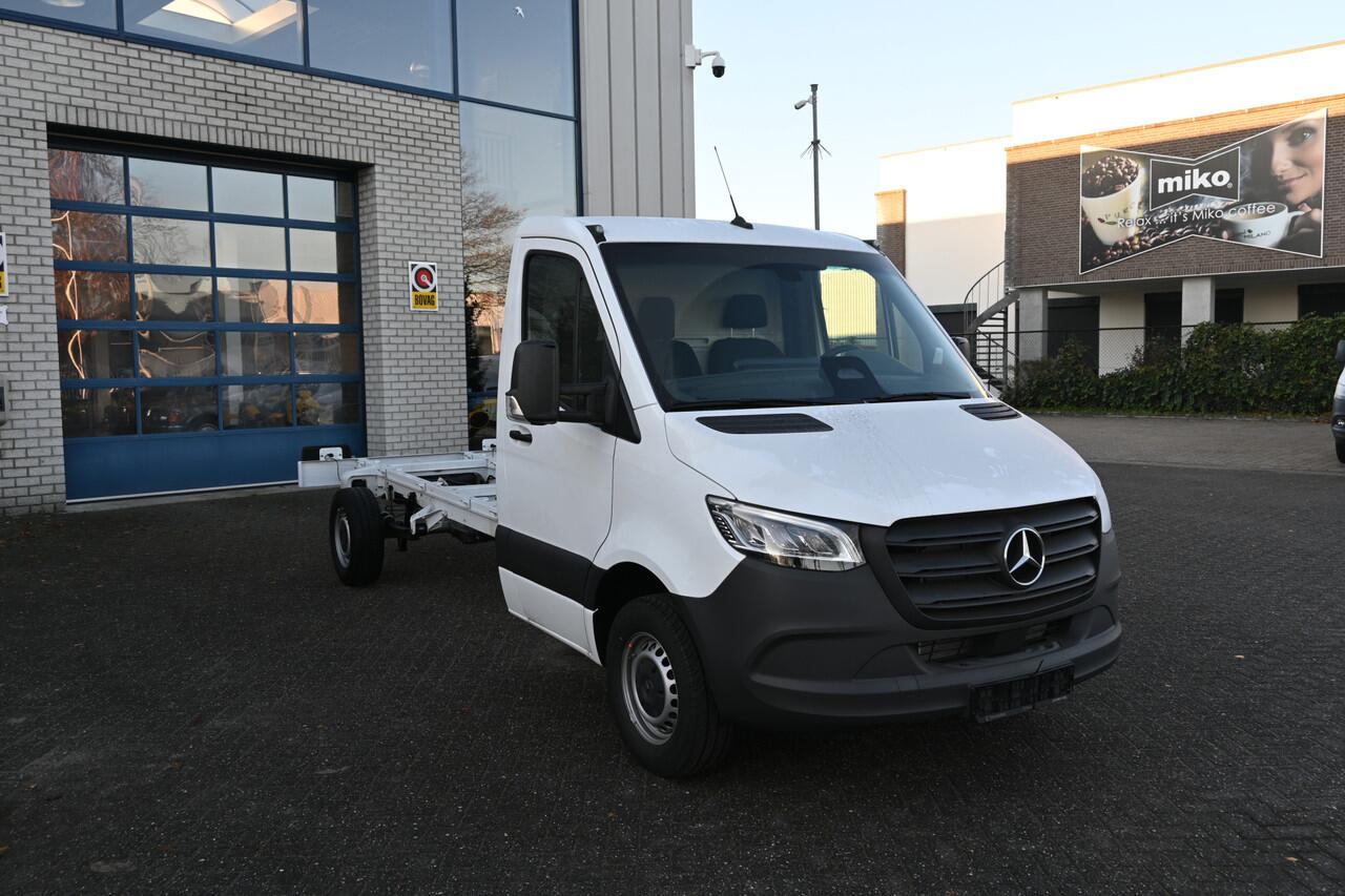 Mercedes-Benz SPRINTER 317 CDI L3 RWD Pro Chassis cabine Smartphone integratie pakket, LED koplampen
