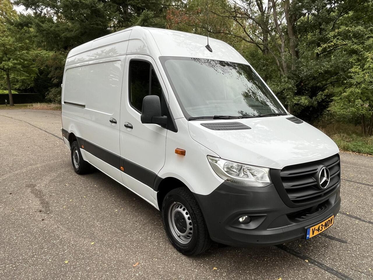 Mercedes-Benz SPRINTER 317 1.9 CDI L2H2 RWD Functional 2022 | Navigatie | Cruise controle | Stoelverwarming | Airco | Multifunctioneel stuurwiel | 6 versnellingen | Camera | Boekjes |
