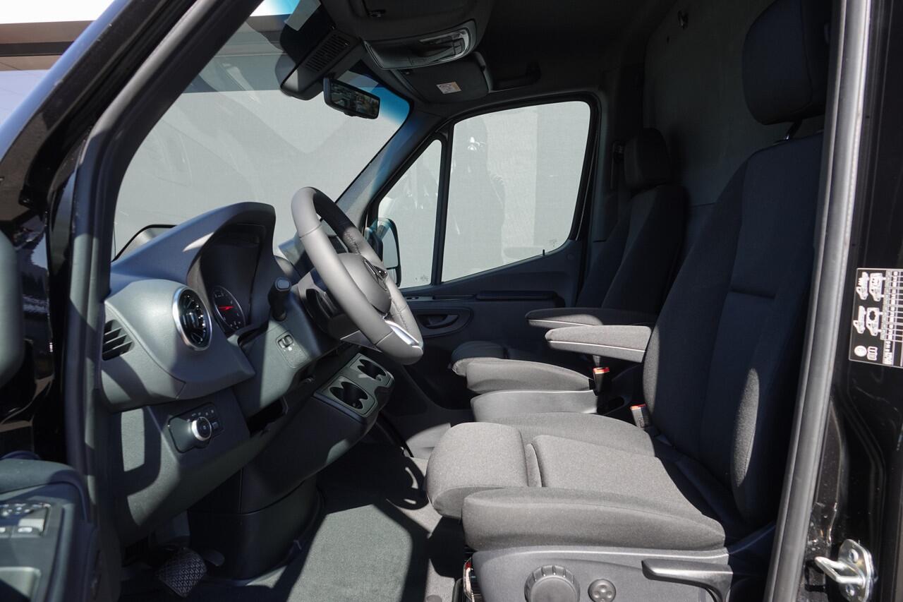 Mercedes-Benz SPRINTER 4x4 319Cdi 190Pk 9G-tronic | L2H1 | 2x Schuifdeur | 4WD | AWD | Bullbar | Treeplanken | 18'' All Terrain | Obsidian Black