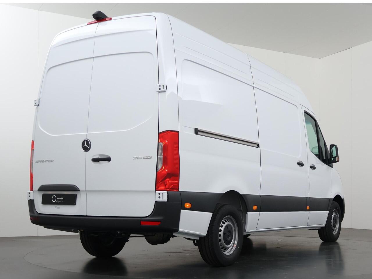 Mercedes-Benz SPRINTER 315 | Aut. | L2 H2 | RWD | PRO | 3500 KG. AHW | Airco | Cruise Control | 3500 KG. AHW | Carplay / Android Auto | Dodehoekassistent | Lane-Assist | Multifunctioneel Stuurwiel | 3-zits |