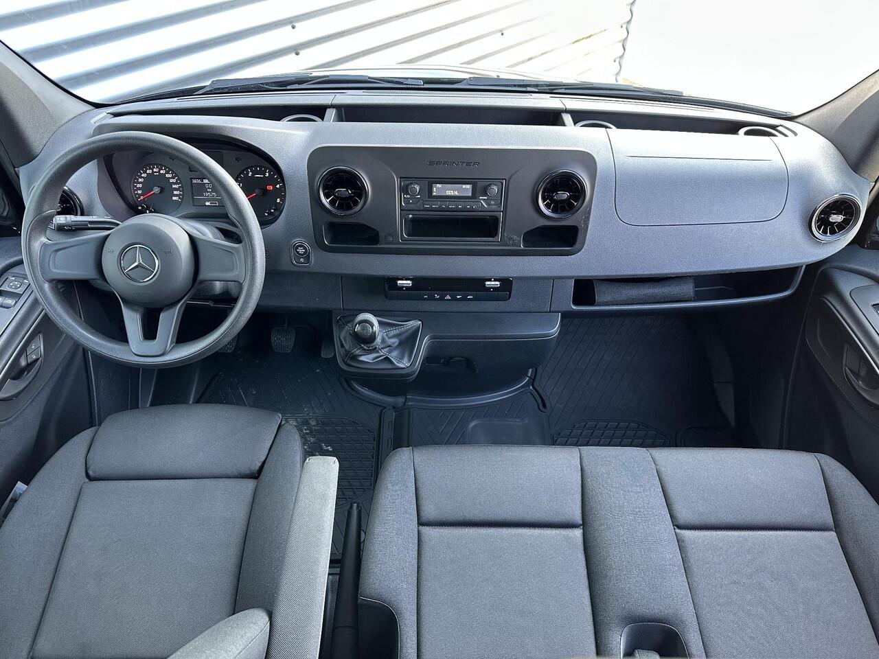 Mercedes-Benz SPRINTER 317 CDI Pick-up 7-Persoons Trekhaak 3500kg Open laadbak Dubbel Cabine