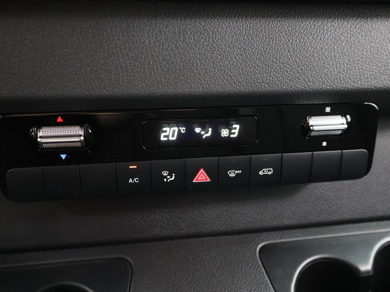 Mercedes-Benz SPRINTER 317 CDI | L2 H2 | Aut. | RWD | PRO | BPM VRIJ! | 3500 KG AHW | CARPLAY | ANDROID AUTO | 3-ZITS | CRUISE | CAMERA | AIRCO | SPOORASSISTENT | DODEHOEKDETECTIE |