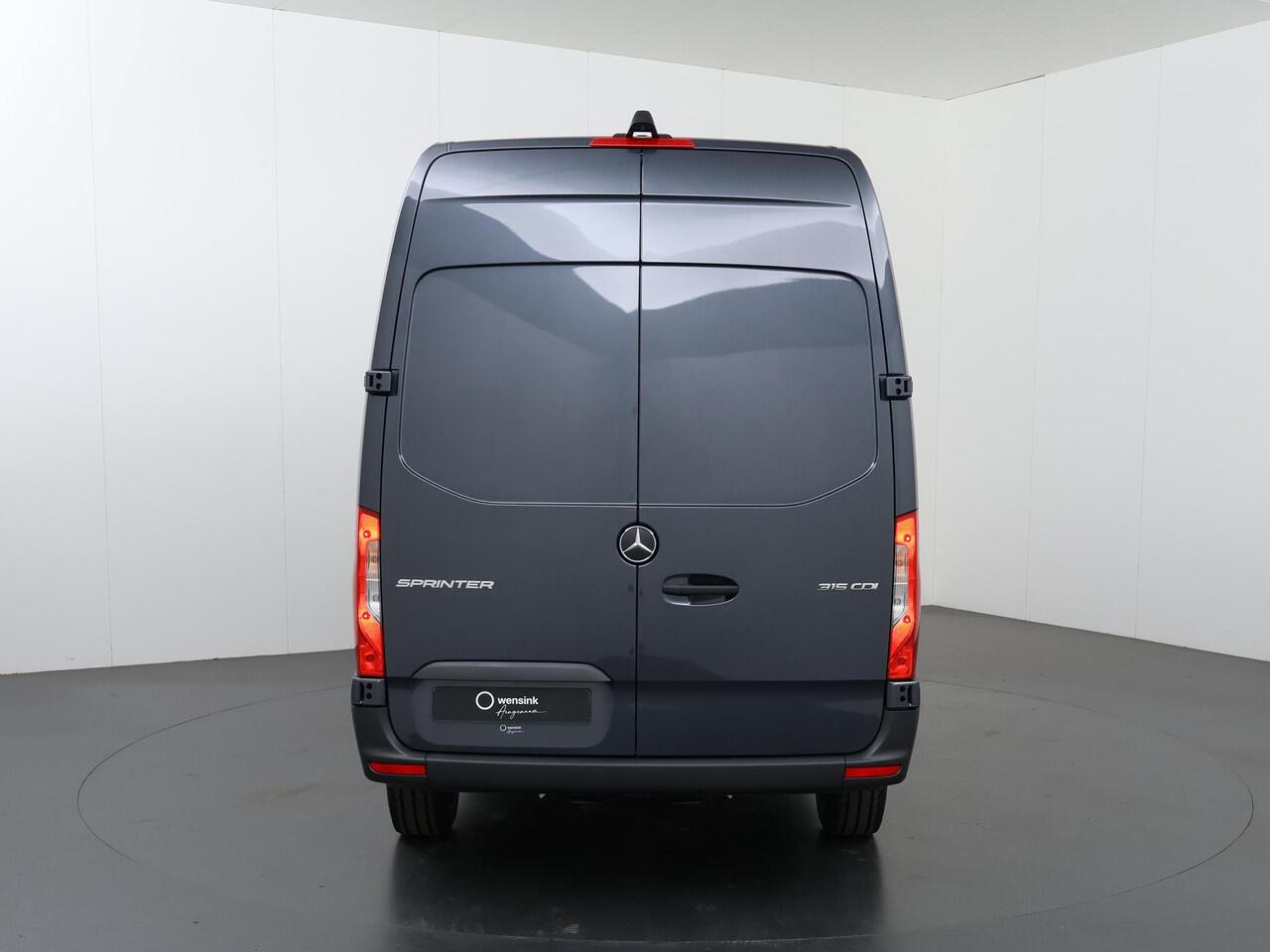 Mercedes-Benz SPRINTER 315 CDI | L2 H2 | Aut. | RWD | PRO | BPM VRIJ! | 3500 KG AHW | CARPLAY | ANDROID AUTO | 3-ZITS | CRUISE | CAMERA | AIRCO | SPOORASSISTENT | DODEHOEKDETECTIE | METALLIC