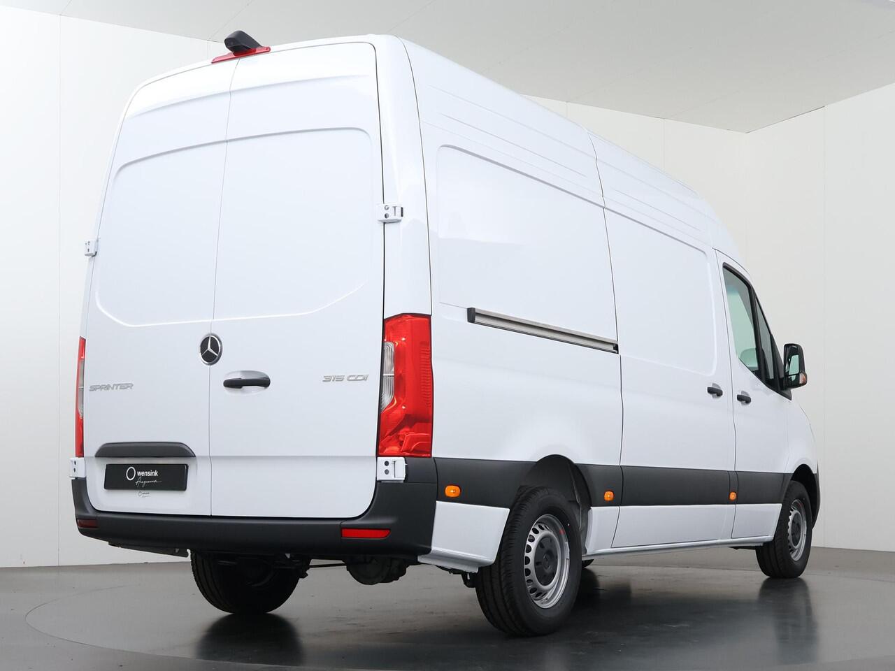 Mercedes-Benz SPRINTER 315 | Aut. | L2 H2 | RWD | PRO | 3500 KG. AHW | Airco | Cruise Control | 3500 KG. AHW | Carplay / Android Auto | Dodehoekassistent | Lane-Assist | Multifunctioneel Stuurwiel | 3-zits |