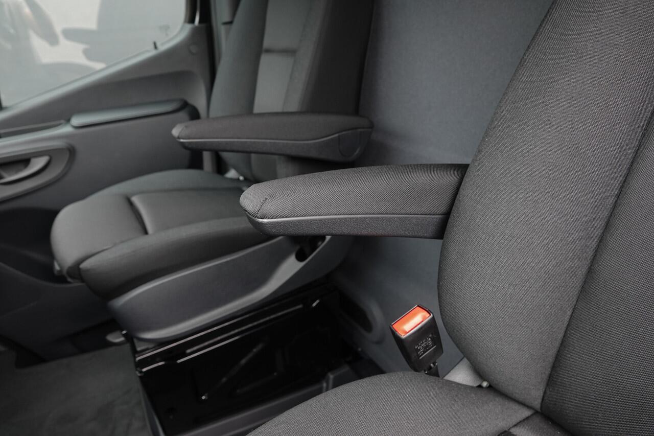 Mercedes-Benz SPRINTER 4x4 319Cdi 190Pk 9G-tronic | L2H1 | 2x Schuifdeur | 4WD | AWD | Bullbar | Treeplanken | 18'' All Terrain | Obsidian Black