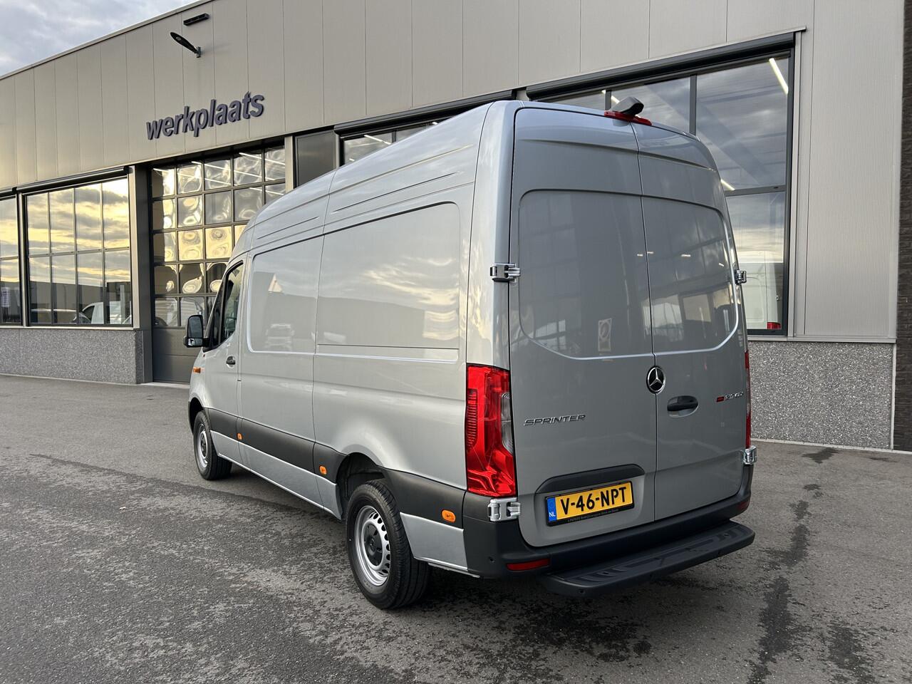 Mercedes-Benz SPRINTER 317 CDI L2 H2 Pro LED / MBUX / Navigatie / Camera / Parkeersensoren / Cruise control / Airco / 270 Graden achterdeuren