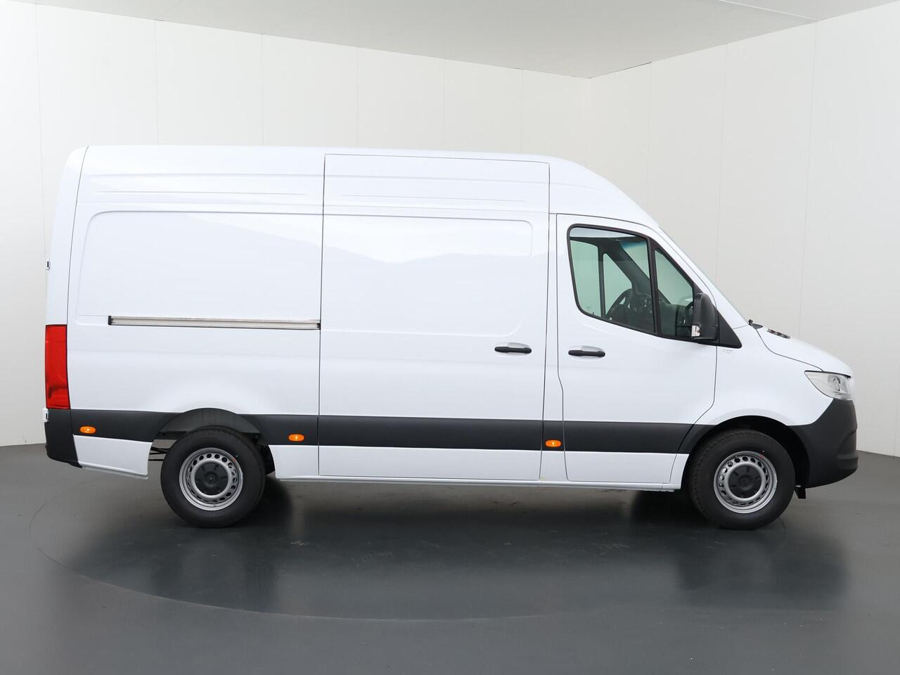 Mercedes-Benz SPRINTER 315 | Aut. | L2 H2 | RWD | PRO | 3500 KG. AHW | Airco | Cruise Control | 3500 KG. AHW | Carplay / Android Auto | Dodehoekassistent | Lane-Assist | Multifunctioneel Stuurwiel | 3-zits |