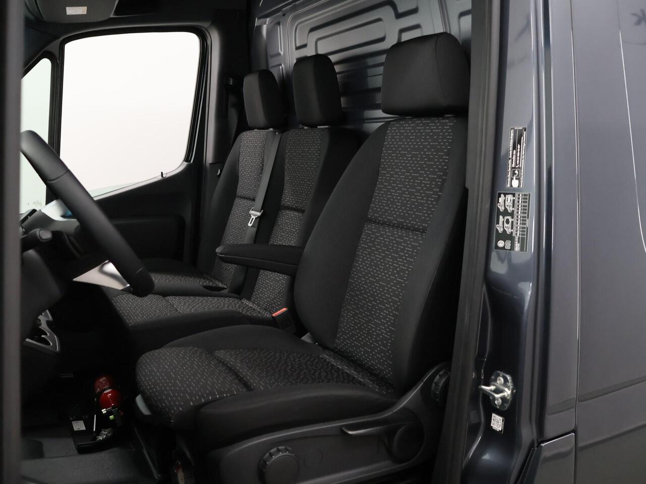 Mercedes-Benz SPRINTER 319 CDI | L2 H2 | 190 PK | RWD | AUT. | 3500 KG AHW | LED | METALLIC | CRUISE CONTROL | AIRCO | BUMPERS IN KLEUR | MBUX | 3-ZITS