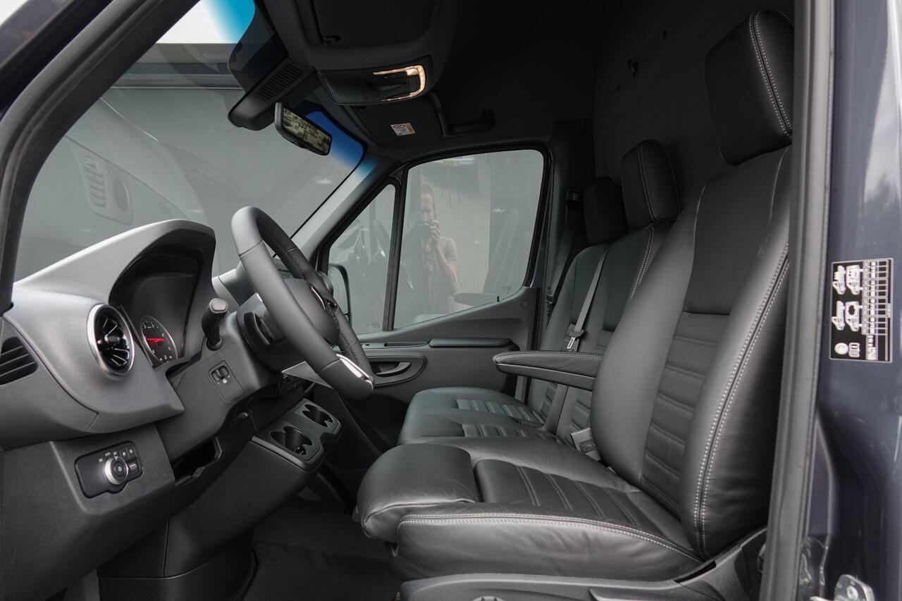 Mercedes-Benz SPRINTER 4x4 319Cdi 190Pk 9G-tronic | L2H2 | 2x Schuifdeur | Stoel-Bank | Leder | 4WD | AWD | Bullbar | Treeplanken | 18'' All Terrain | Tenoriet Grijs