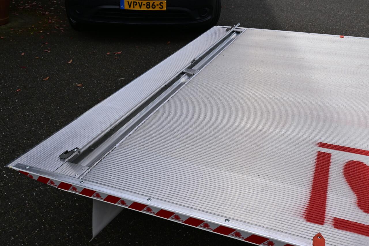 Mercedes-Benz SPRINTER 514 CDI Bakwagen met NIEUWE laadklep Airco, MBUX, Geveerde stoel, Stoelverwarming Nieuwe Laadklep 1000kg 180cm Plateau