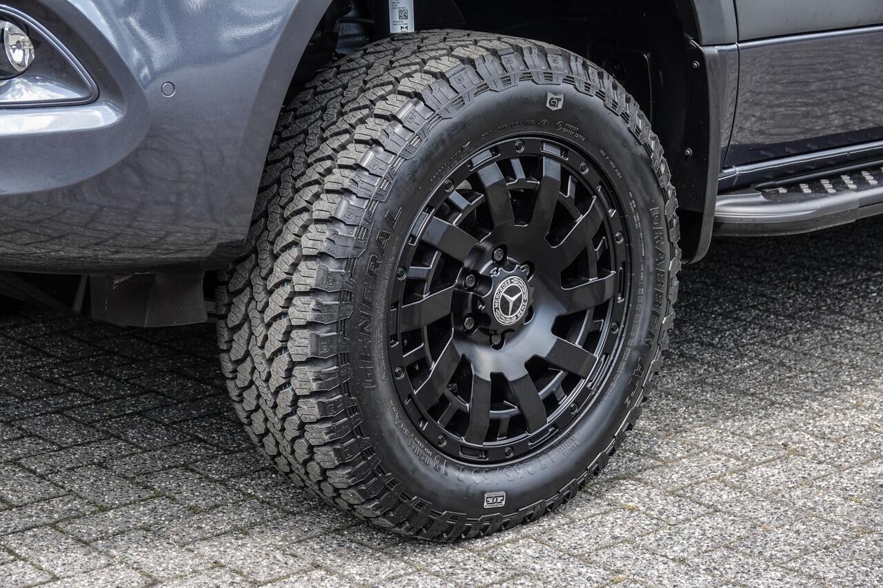 Mercedes-Benz SPRINTER 4x4 319Cdi 190Pk 9G-tronic | L2H1 | 2x Schuifdeur | 4WD | AWD | Bullbar | Treeplanken | 18'' All Terrain | Tenoriet Grijs