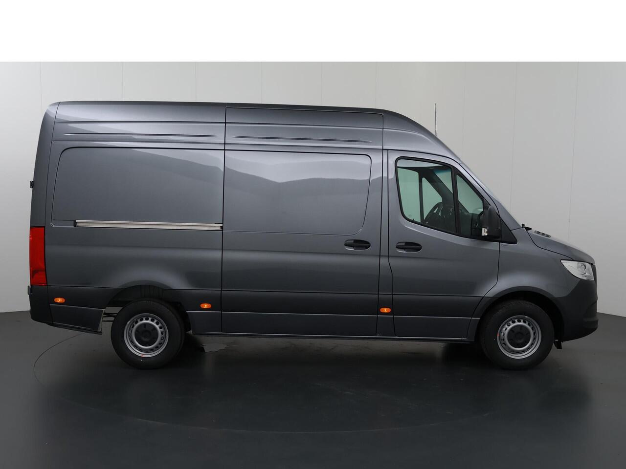 Mercedes-Benz SPRINTER 315 CDI | L2 H2 | RWD | Aut. | PRO | BPM VRIJ! | ACHTERUITRIJCAMERA | 3500 KG AHW | DODEHOEKASSISTENT | AIRCO | CRUISE | CARPLAY | ANDROID AUTO | METALLIC | 3-ZITS | MBUX SYSTEEM GROOT