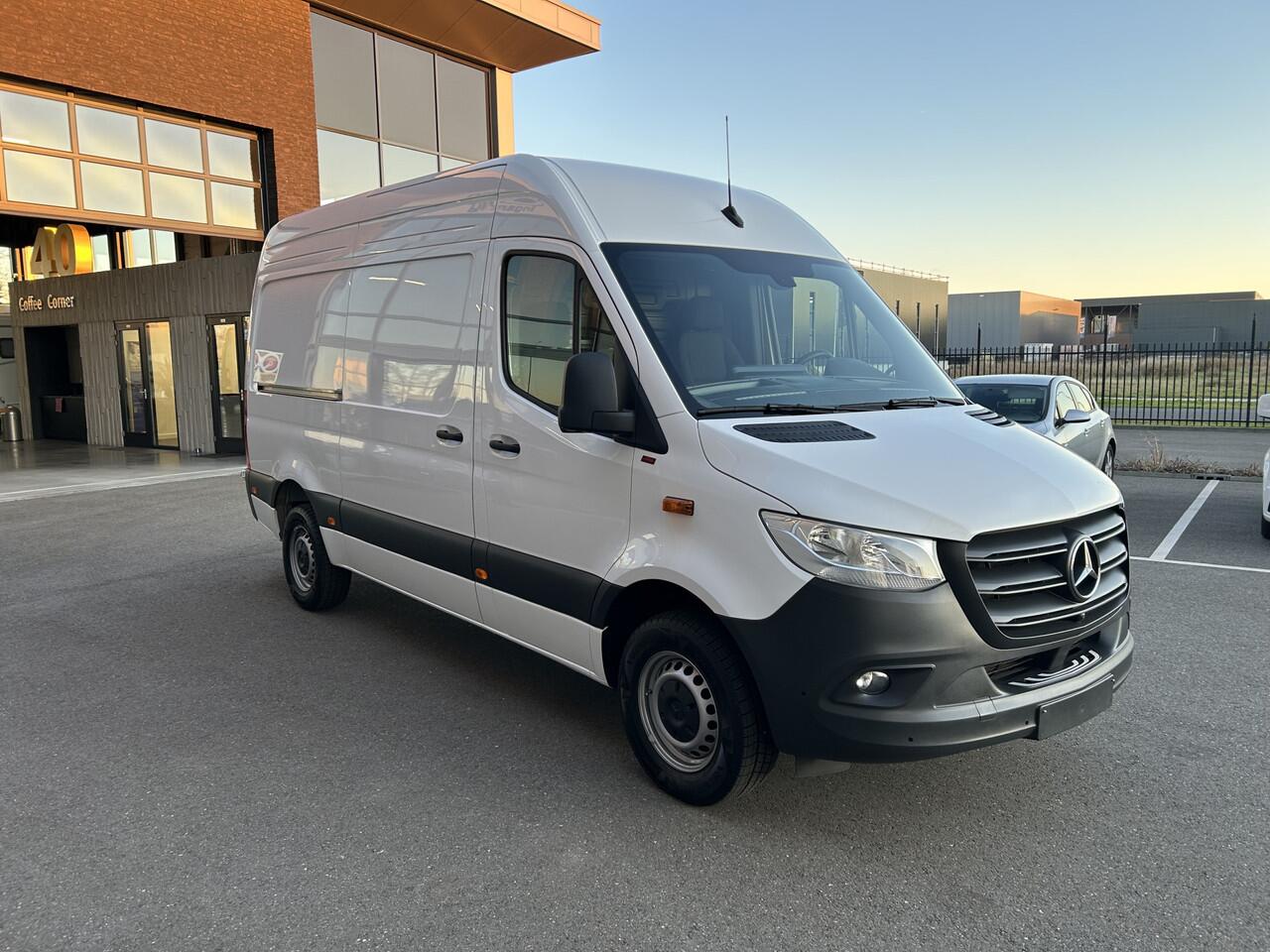 Mercedes-Benz SPRINTER 317 CDI L2 H2 MBUX / 360 Camera / Navigatie / Cruise control / Airco / 270 Graden achterdeuren