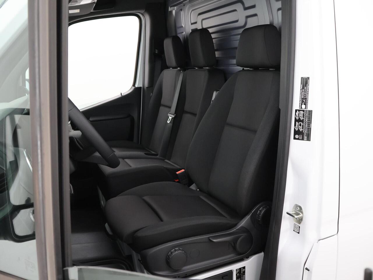 Mercedes-Benz SPRINTER 315 | Aut. | L2 H2 | RWD | PRO | 3500 KG. AHW | Airco | Cruise Control | 3500 KG. AHW | Carplay / Android Auto | Dodehoekassistent | Lane-Assist | Multifunctioneel Stuurwiel | 3-zits |