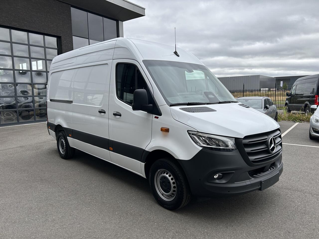 Mercedes-Benz SPRINTER 317 CDI L2 H2 PRO Facelift / LED / MBUX / Navigatie / Camera / Parkeersensoren / Cruise control / Airco / 270 Graden achterdeuren
