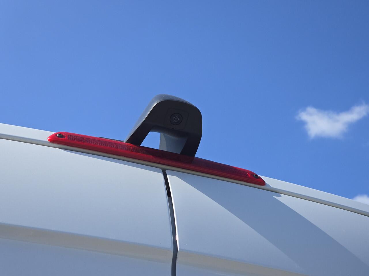 Mercedes-Benz SPRINTER 315 1.9 CDI L3H2 RWD - 150 Pk - Euro 6 - RWD - MBUX - Camera - Airco - Cruise Control