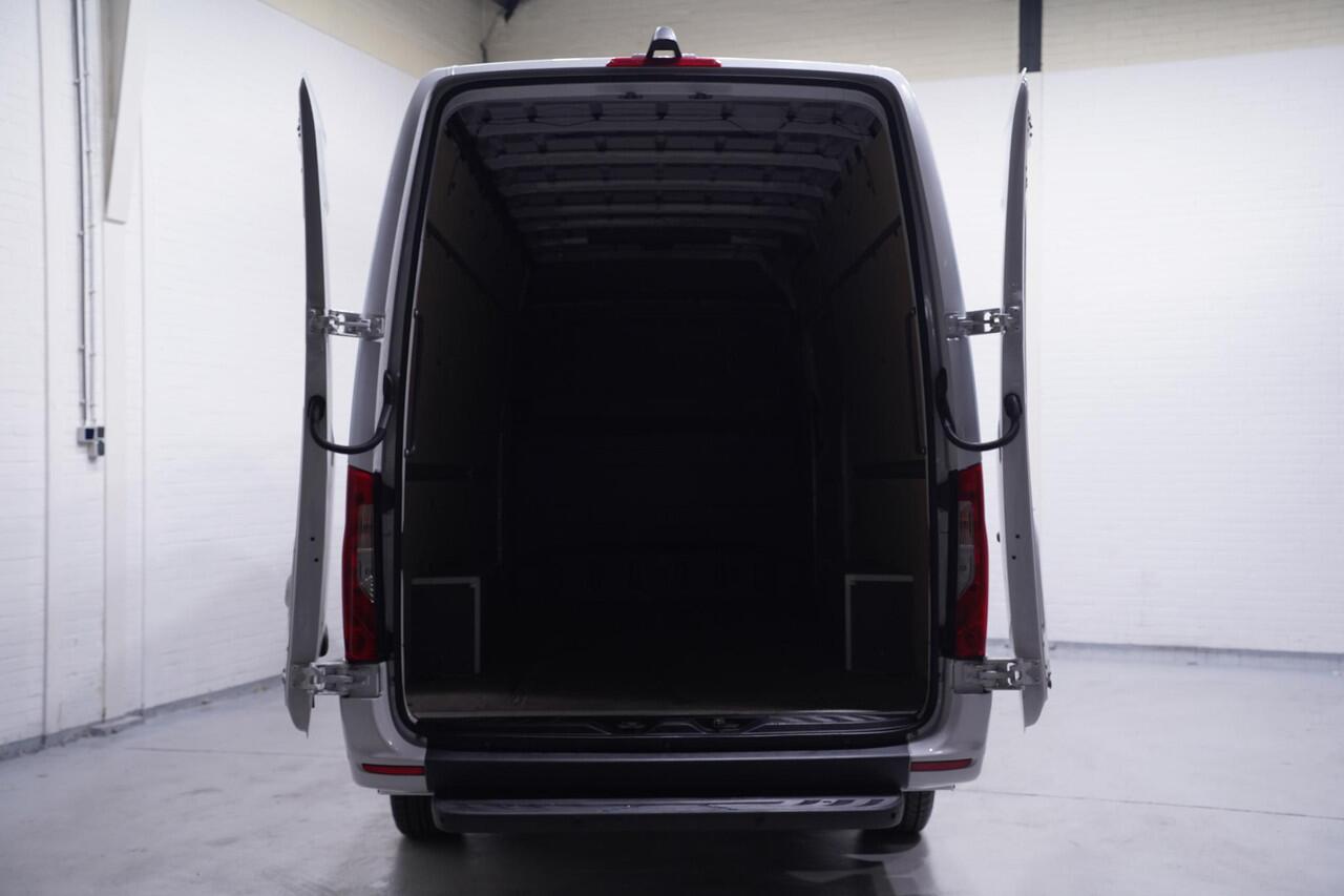 Mercedes-Benz SPRINTER 315 CDI 150 pk L3H2 Black&White Dubbel Cabine Navi, 360 Camera, AMG Grille, 18" LMV, Sidebars, Zonneklep, 6-Zits