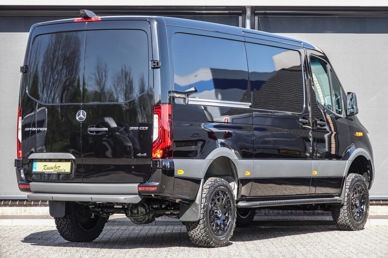 Mercedes-Benz SPRINTER 4x4 319Cdi 190Pk 9G-tronic | L2H1 | 2x Schuifdeur | 4WD | AWD | Bullbar | Treeplanken | 18'' All Terrain | Obsidian Black