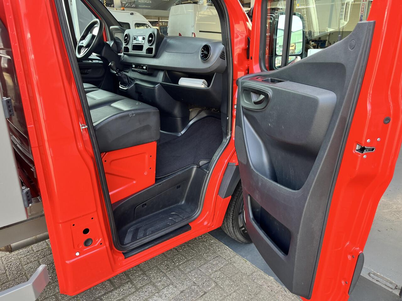 Mercedes-Benz SPRINTER 514 2.2 CDI Kipper Airco Trekhaak 3500kg trekgewicht Telefoonverbinding 3-Persoons Gereedschapskist Kieper Open laadbak Bpm vrij voor particulier gebruik!!