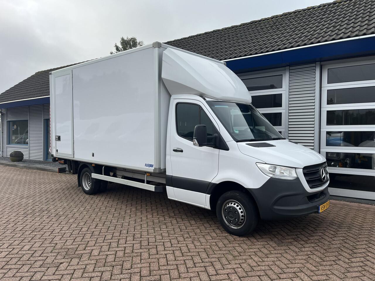 Mercedes-Benz SPRINTER 515 CDI Bakwagen met laadklep 7"MBUX Euro 6