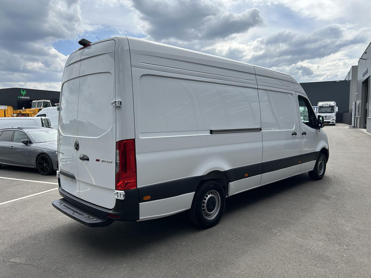 Mercedes-Benz SPRINTER 317 CDI L3 H2 PRO Facelift/ MBUX / Camera / Parkeersensoren / Cruise control / Airco / 270 Graden achterdeuren