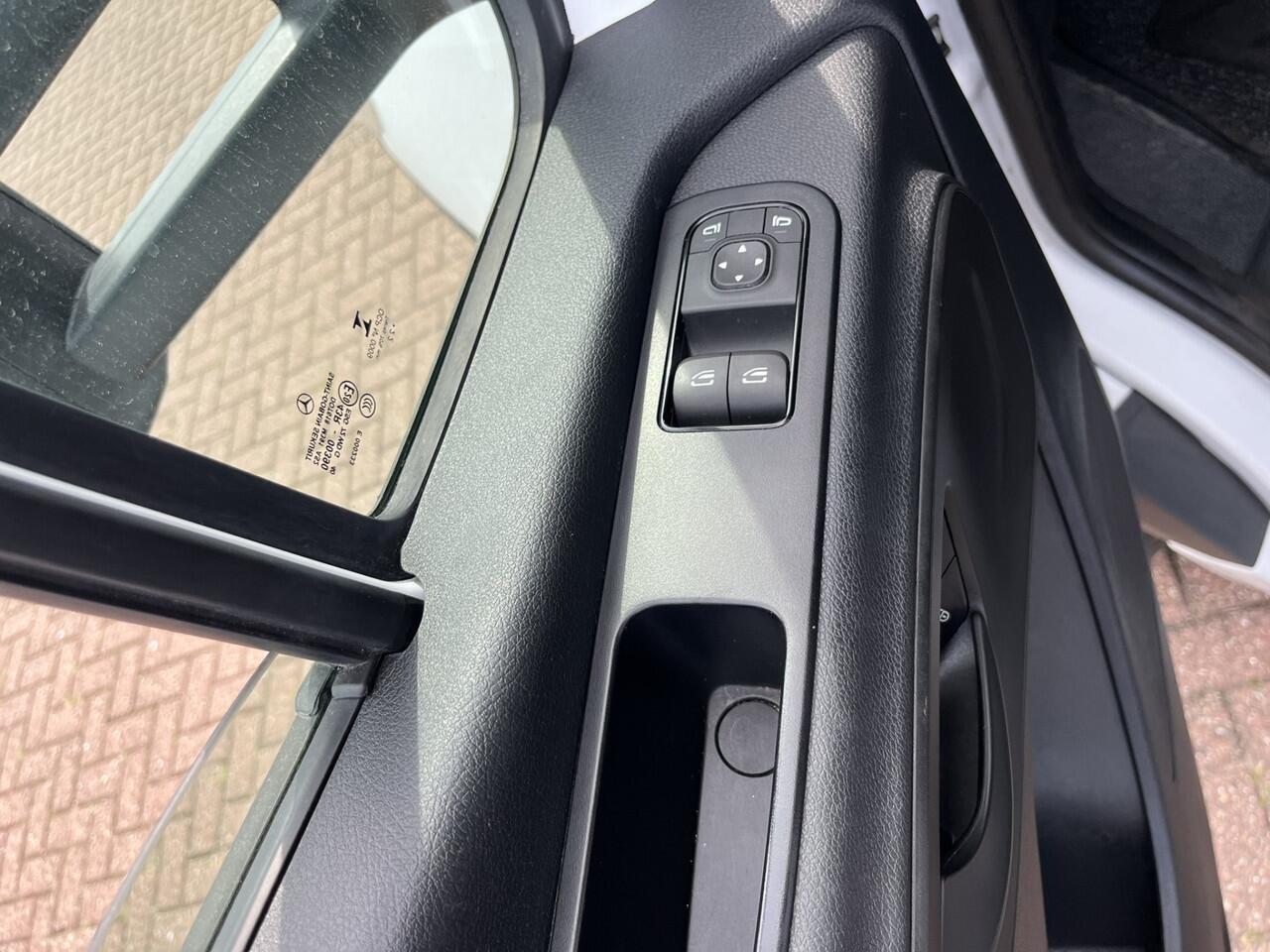 Mercedes-Benz SPRINTER 515 CDI Bakwagen met laadklep 7"MBUX Euro 6