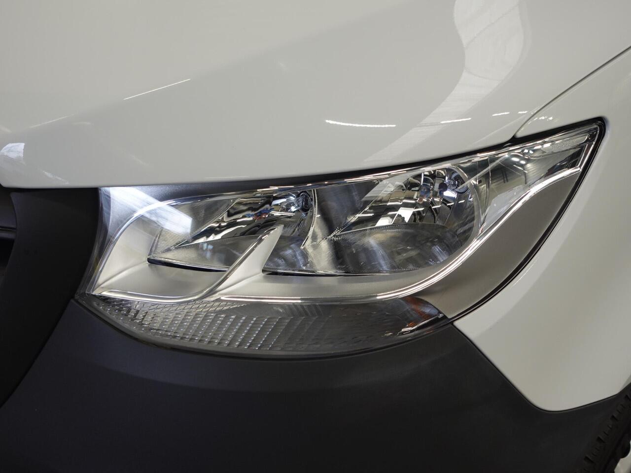 Mercedes-Benz SPRINTER L2H2 Automaat Airco Cruise control Navigatie Side bars