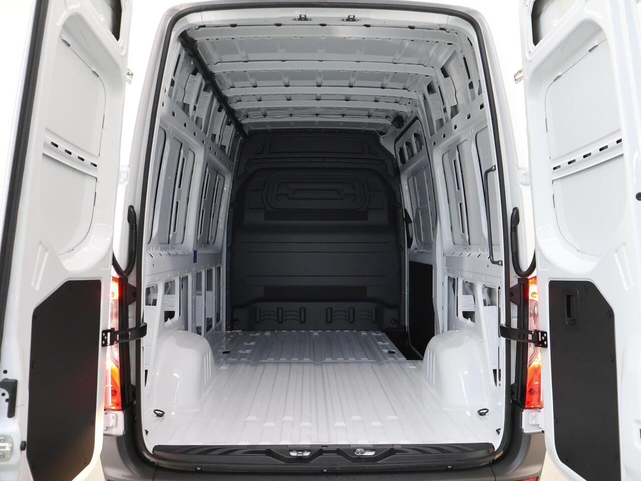 Mercedes-Benz SPRINTER 317 L2H2 RWD PRO | 3500kg TREKKEN | FACELIFT | 3-ZITS | CAMERA | AUTOMAAT