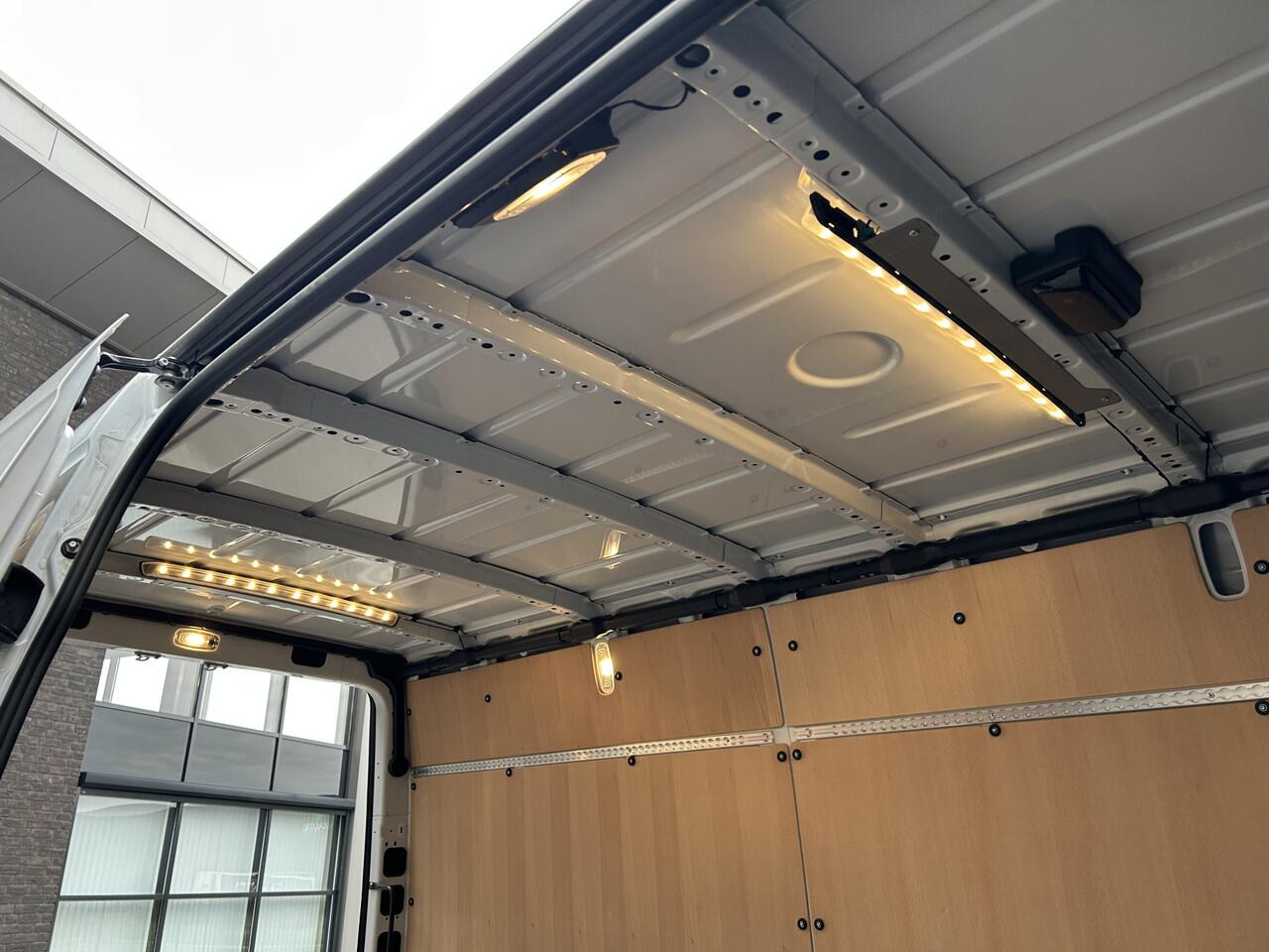 Mercedes-Benz SPRINTER 317 CDI L2 H2 PRO / LED / MBUX / Navigatie / Camera / Parkeersensoren / Cruise control / Airco / 270 Graden achterdeuren