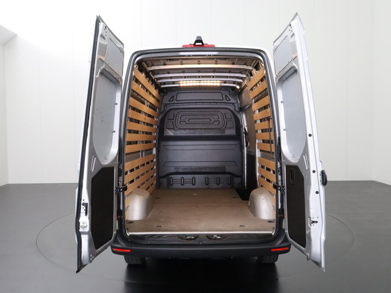 Mercedes-Benz SPRINTER 315CDI 9G-Tronic Automaat L2H2 | 3500Kg Trekken | Camera | Airco | Cruise | Betimmering | 3-Persoons