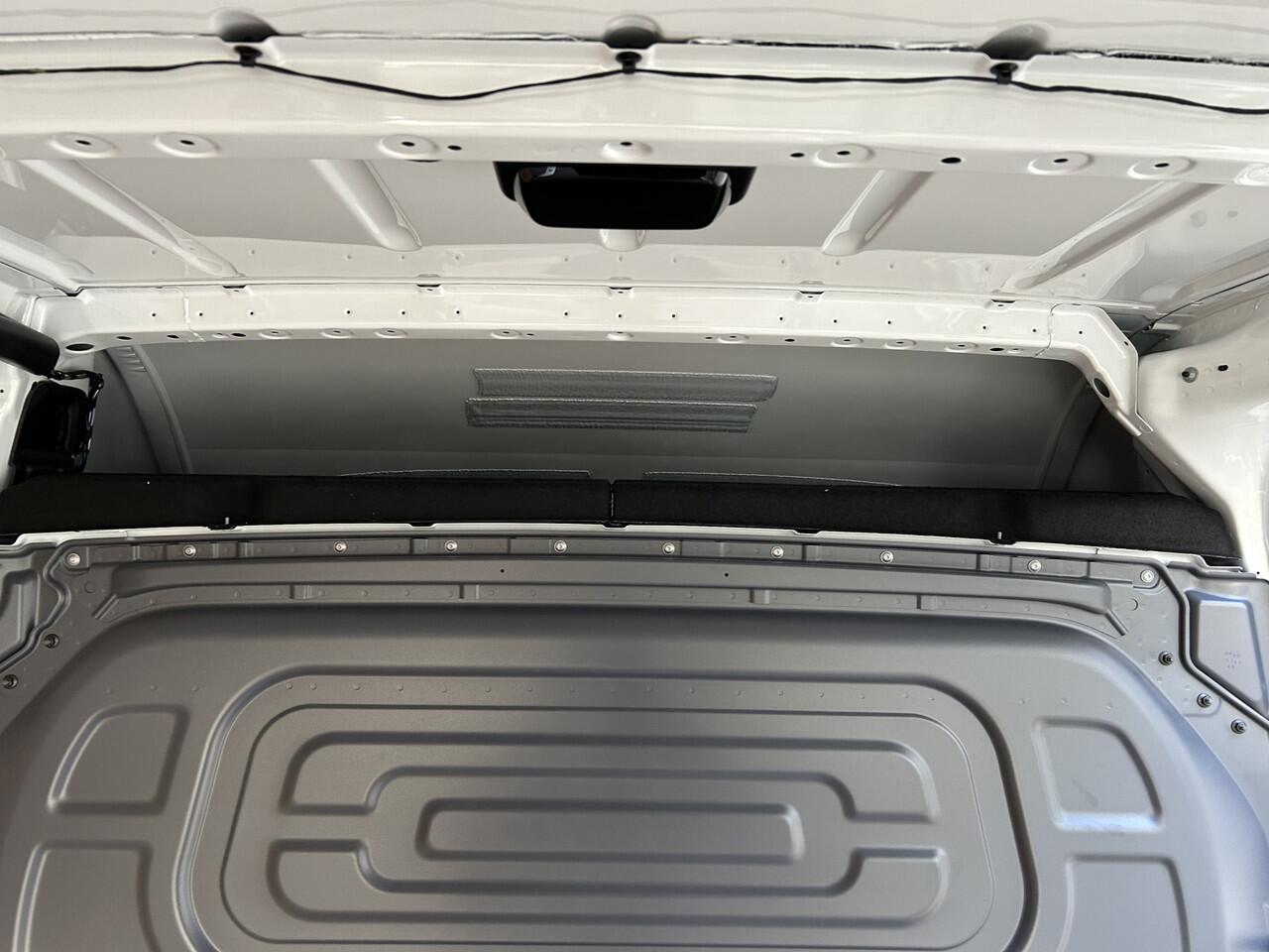 Mercedes-Benz SPRINTER 317 CDI L2 H2 Automaat / 360 Camera / MBUX / Navigatie / Cruise control / Airco / 270 Graden achterdeuren