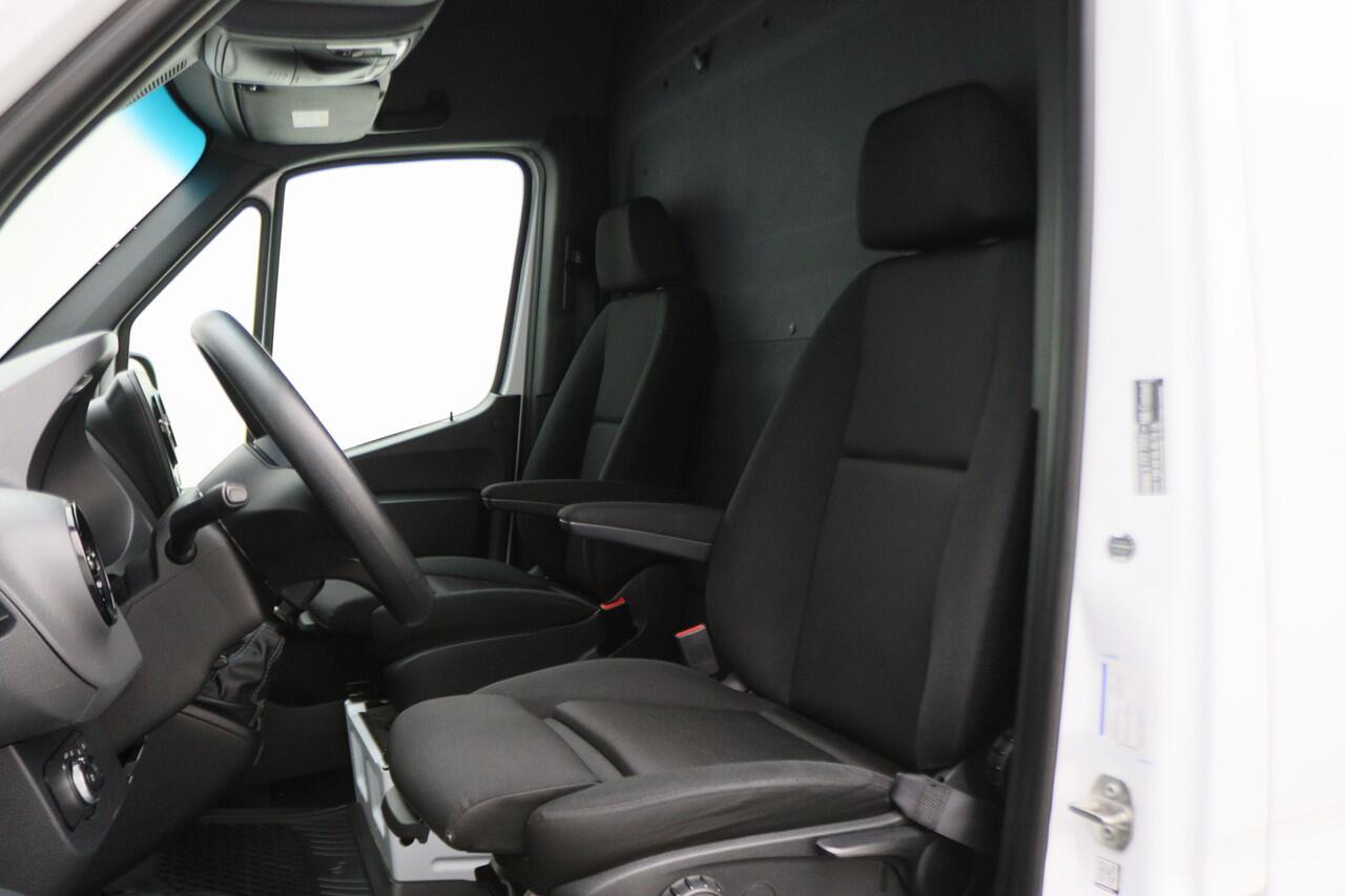 Mercedes-Benz SPRINTER 317 CDI L2H2 Airco, Cruise, Chauffeursstoel, Camera, Rijstrooksensor, Trekhaak, DAB