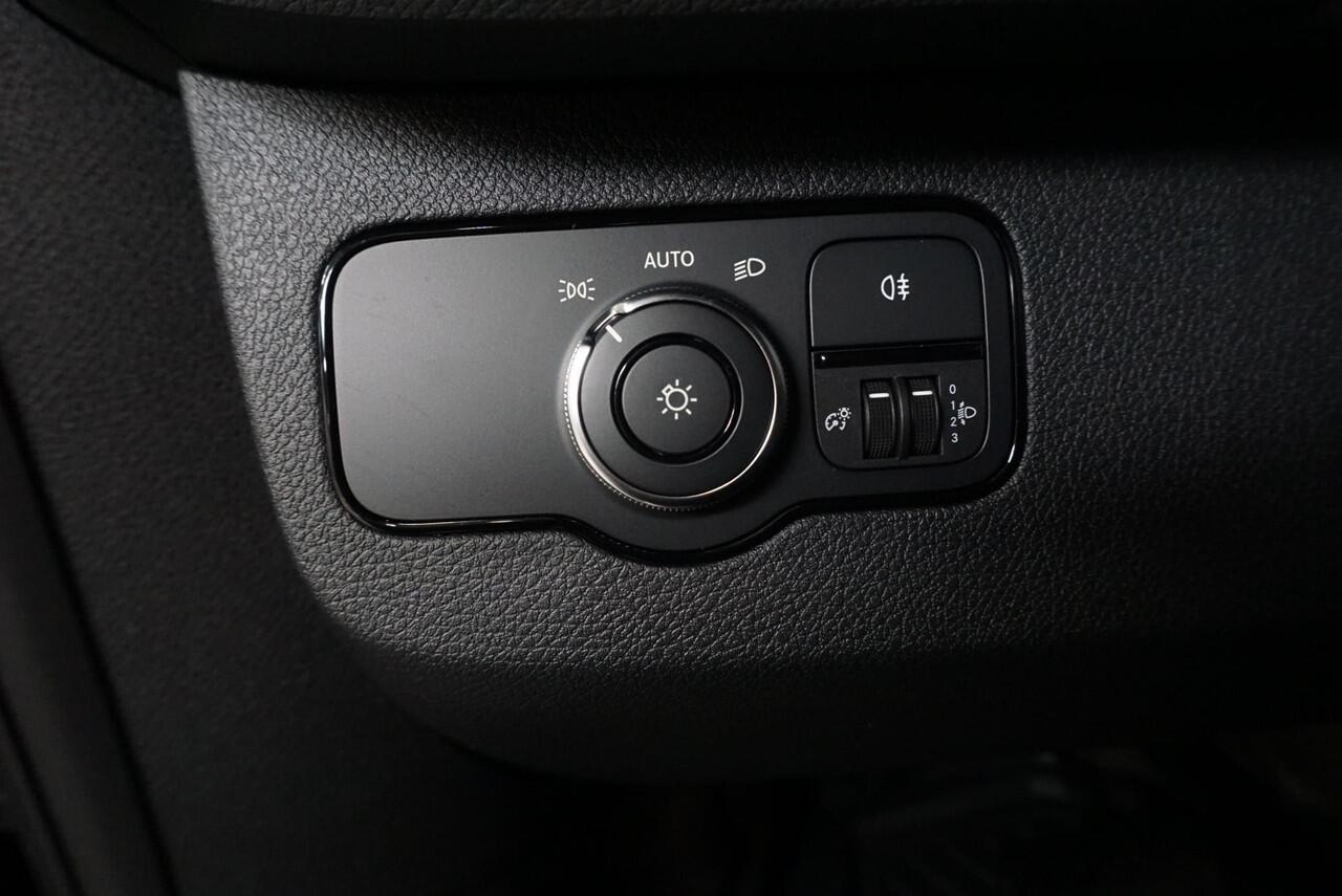 Mercedes-Benz SPRINTER 211 1.9 CDI L2H2 FWD Automaat 9-G tronic Airco Navi Camera Cruisecontrol 3Zits Electra pakket DAB