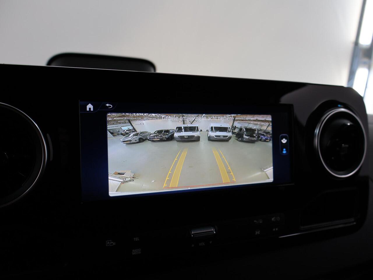 Mercedes-Benz SPRINTER 315 | Aut. | L2 H2 | RWD | PRO | 3500 KG. AHW | Airco | Cruise Control | 3500 KG. AHW | Carplay / Android Auto | Dodehoekassistent | Lane-Assist | Multifunctioneel Stuurwiel | 3-zits |