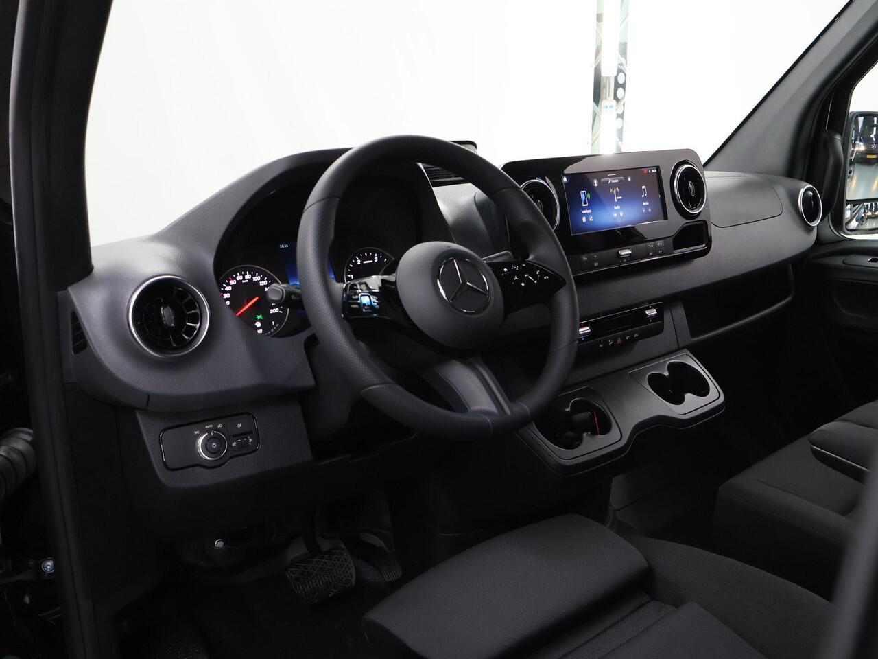 Mercedes-Benz SPRINTER 317 CDI L2 H2 RWD PRO | Achteruitrijcamera | Smartphone integratie pakket | 10.25" MBUX Systeem | 3500 KG Trekgewicht |