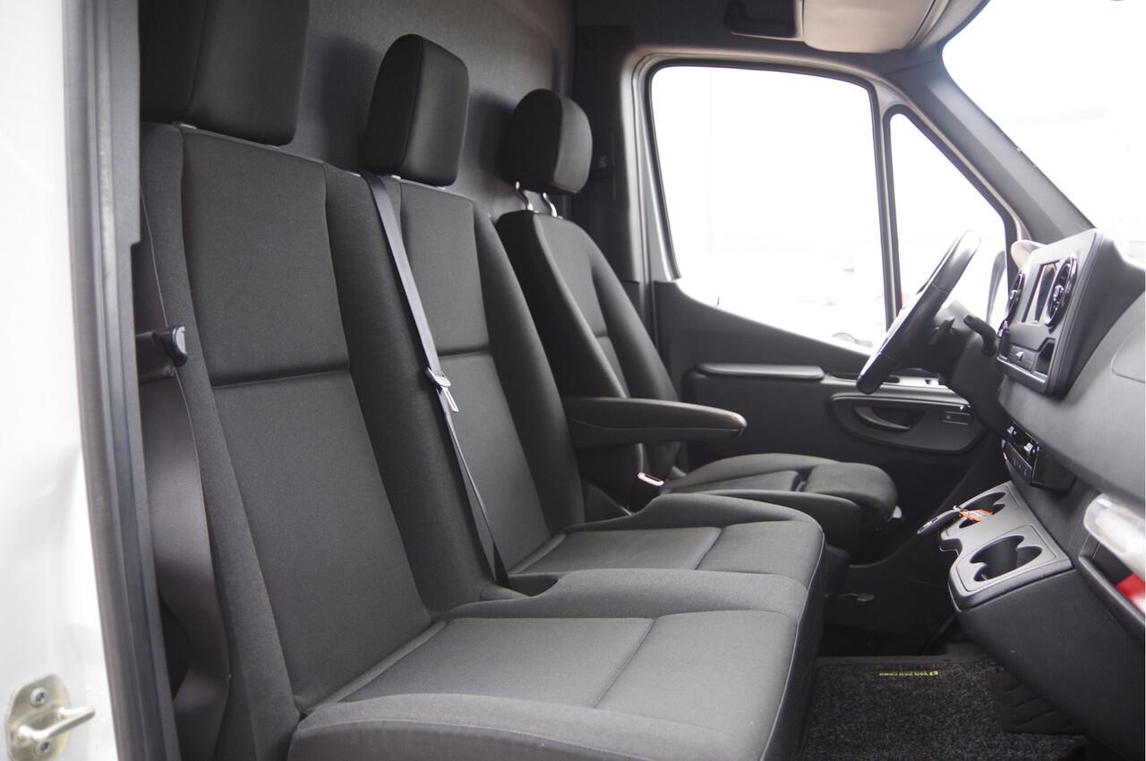 Mercedes-Benz SPRINTER 319 3.0 V6 3P, AUT. LED, CAMERA, STANDKACHEL, STOELVERWARMING, CRUISE, LEDER STUUR, NAVI BY APPLE CARPLAY